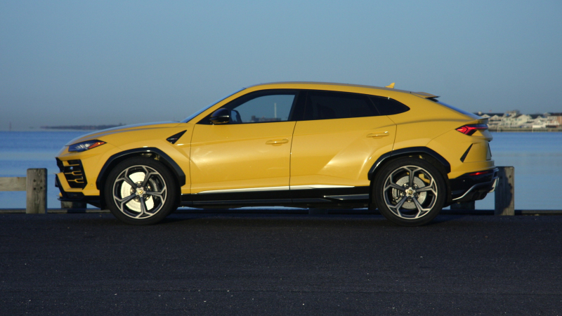 Illustration for article titled What It's Like to Use a 641 HP Lamborghini Urus as an Actual Family Car